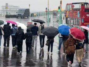 英国气象地图显示，一场长达1000英里的可怕暴雨将在几天内席卷英国